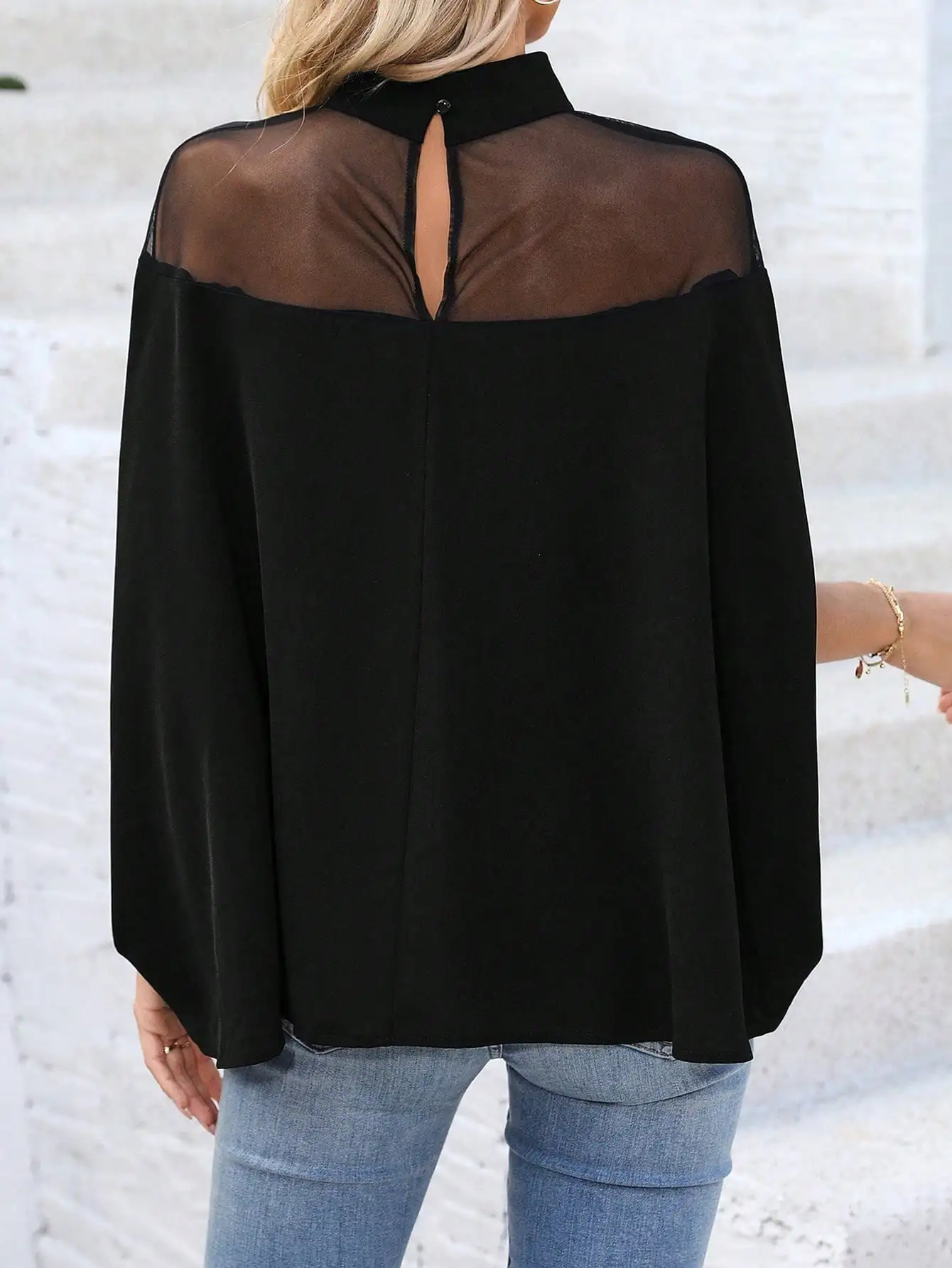 Bluzka z stójką, przezroczystym dekoltem i rękawami typu cape, bluzki z krótkim rękawem