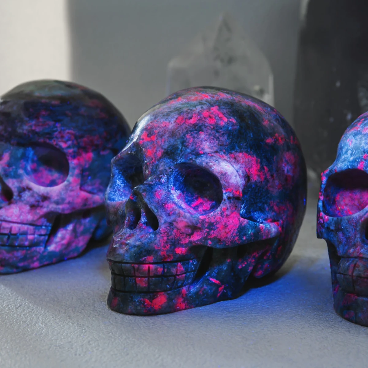 

1pc Natural Ruby in Zoisite Skull to Ultraviolet Light, Ideal for Home Decor, a Unique Collectible Specimen, Holiday Gift