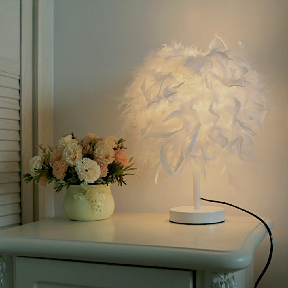 

Feather Table Lamp Bedroom LED Night Light Ins Girl Heart Bedside Lamp Modern Wedding Decoration Small Lantern Festive Gift