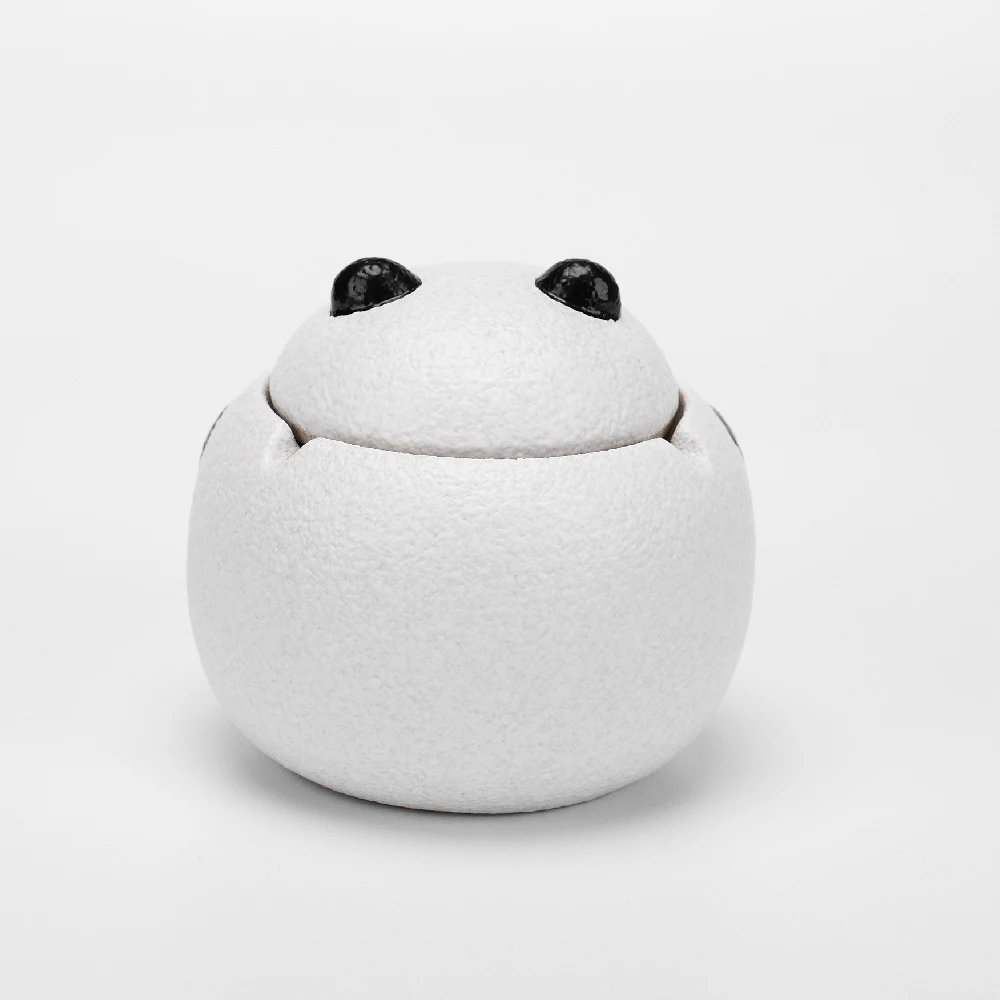 Ashtray for household use, panda shaped office, living room with lid, ashtray to prevent dust from flying, gift decoration