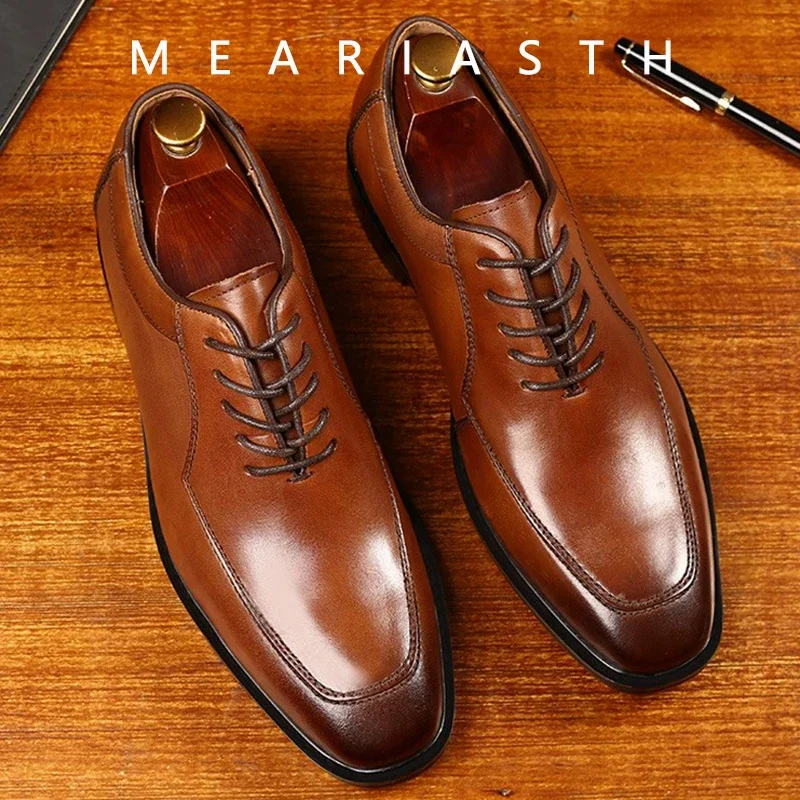 

Business Casual Shoes Trend Patent Leather Men Wedding Shoes Gold Blue Red White Oxfords Shoes Designer Pointed Toe Dress Shoes