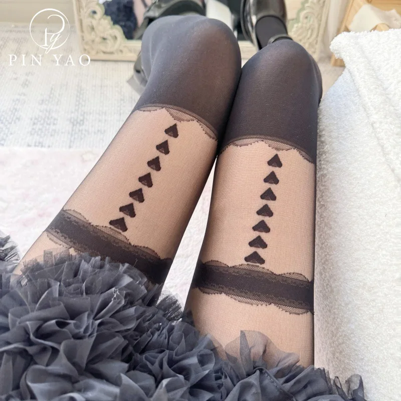 

Японские StylelolitaPantyhosejkЧерные носки женские весенне-летние чулки в полоску с сердечками и кружевными краями черные шелковые чулки в стиле Лолита