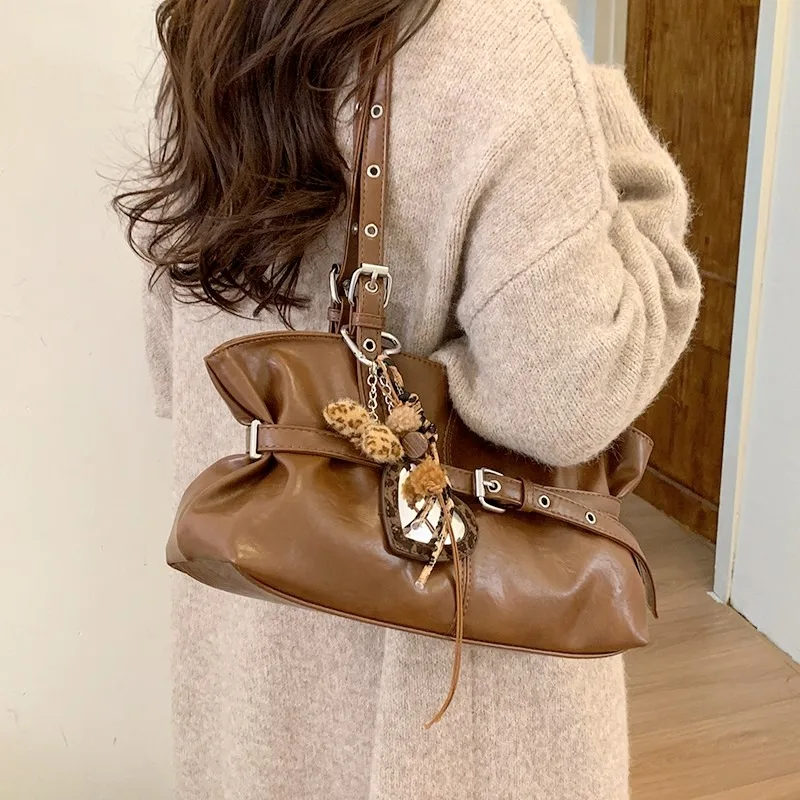 

Minimalist Stylish Messenger Bag Large Capacity Leather Vintage For Women Casual Leisure And Commuter Use