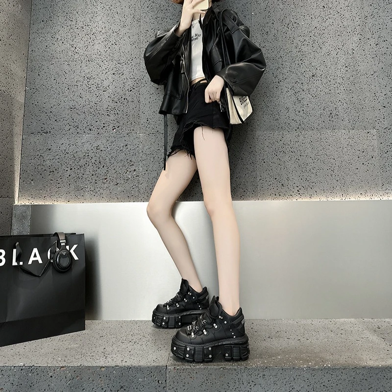 Nuove scarpe punk da donna Stivali nudi gotici stringati Piattaforma con tacco alto Accessori in metallo rock Scarpe da ginnastica casual per uomo e donna