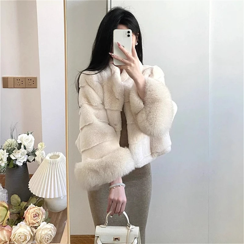 

Women Faux Fox Fur Coats Short Fur Jackets Stand Collar Long Sleeve Coverd Button Thick Warm Fur Loose Casual 2025 Autumn Winter
