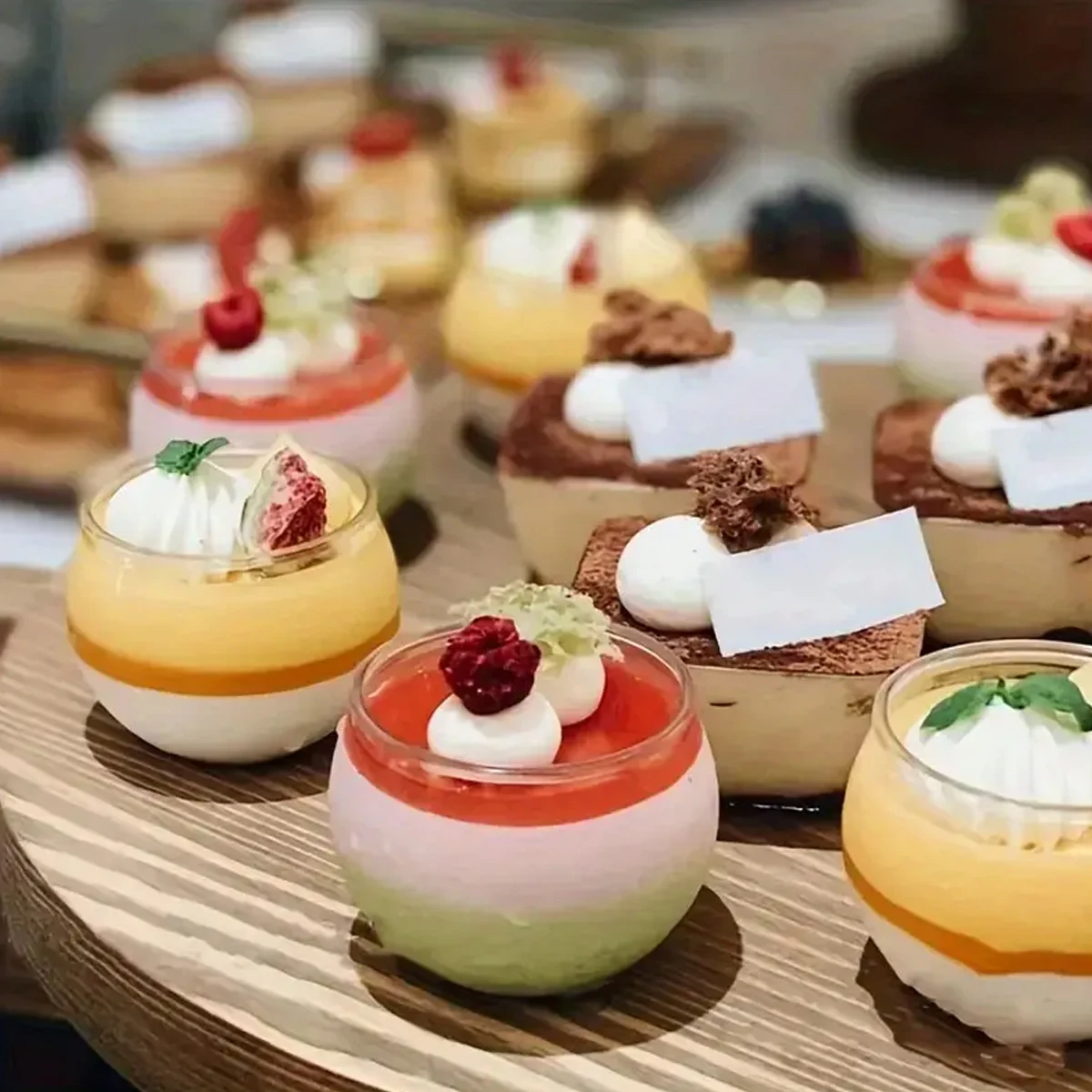 丸い小さなプラスチック製デザートカップ、ミニクリアプラスチッ - Champagne Tower Set のレビューと価格