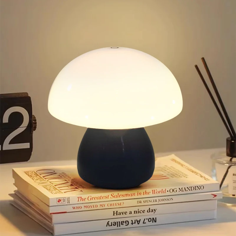 Lámpara de mesa con forma de seta, luz nocturna pequeña para escritorio táctil, decoración de dormitorio de Hotel, ambiente creativo nórdico, barra de café, carga