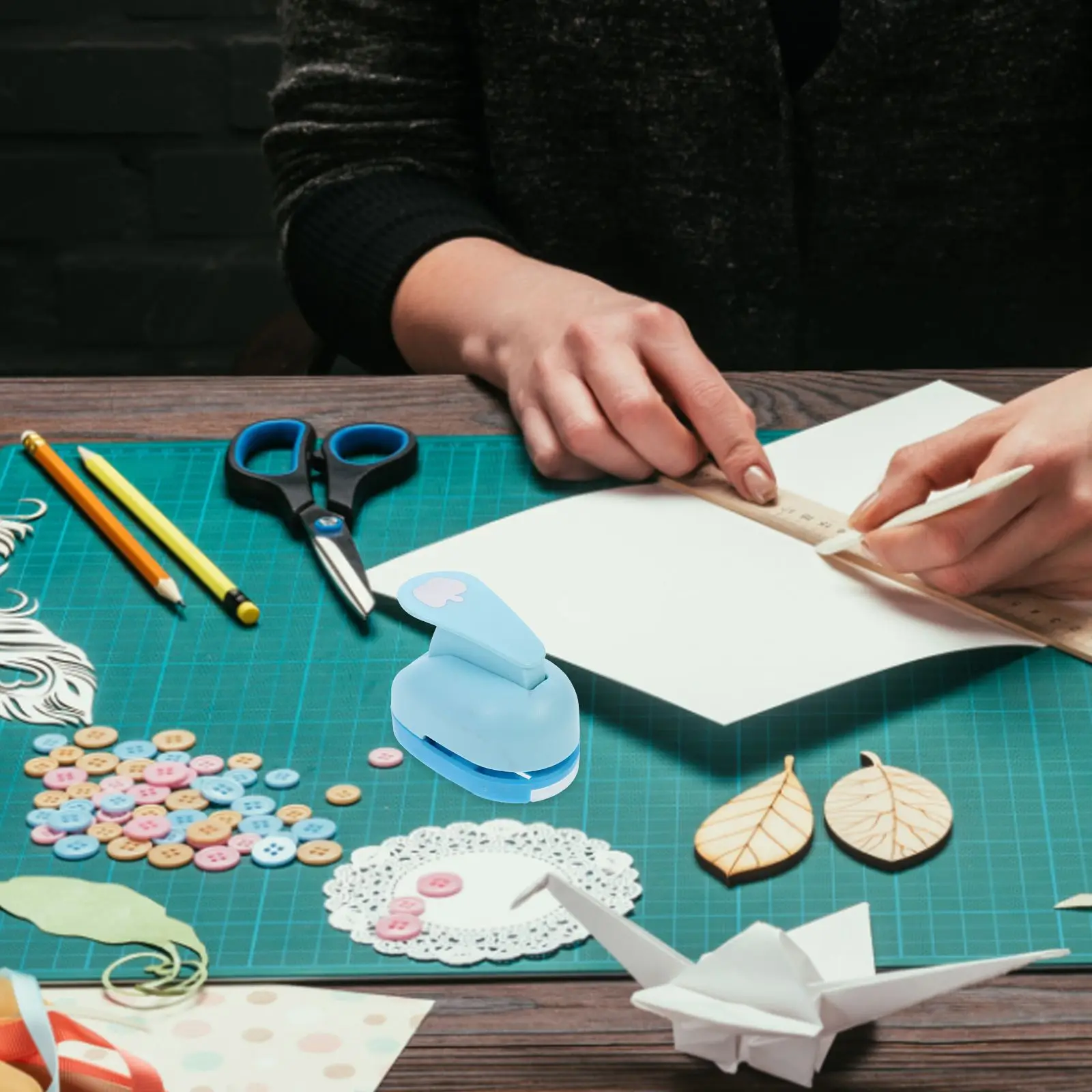 Plastic Embossing Device Paper Punch DIY Crafts Artworks Scrapbook Hole Child Card Making Decorative Punches Supplies