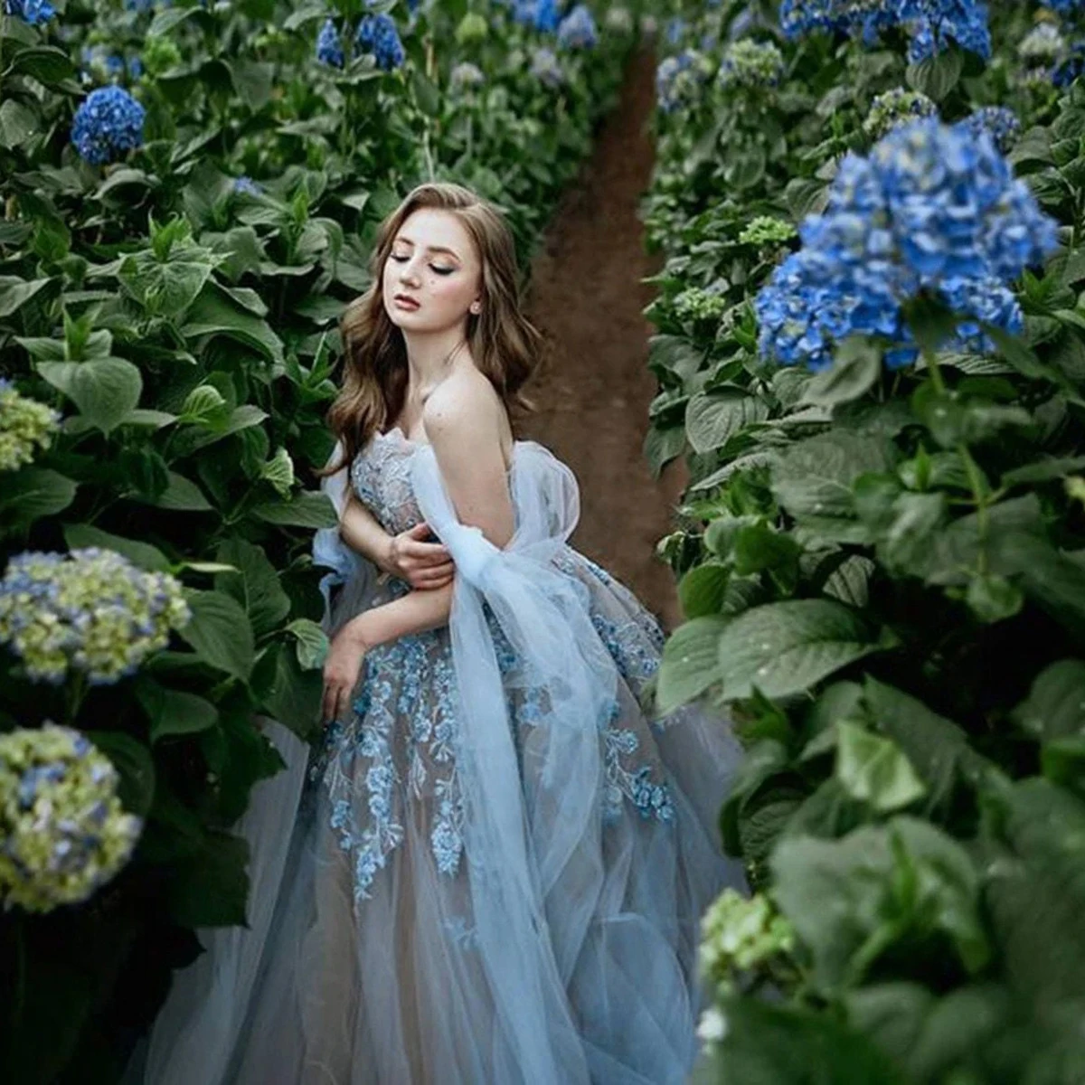 Unikatowe, puszyste sukienki na sesje zdjęciowe lub baby shower, z dekoltem w serduszko, sznurowanym tyłem, ciążowe szaty do sesji zdjęciowych.