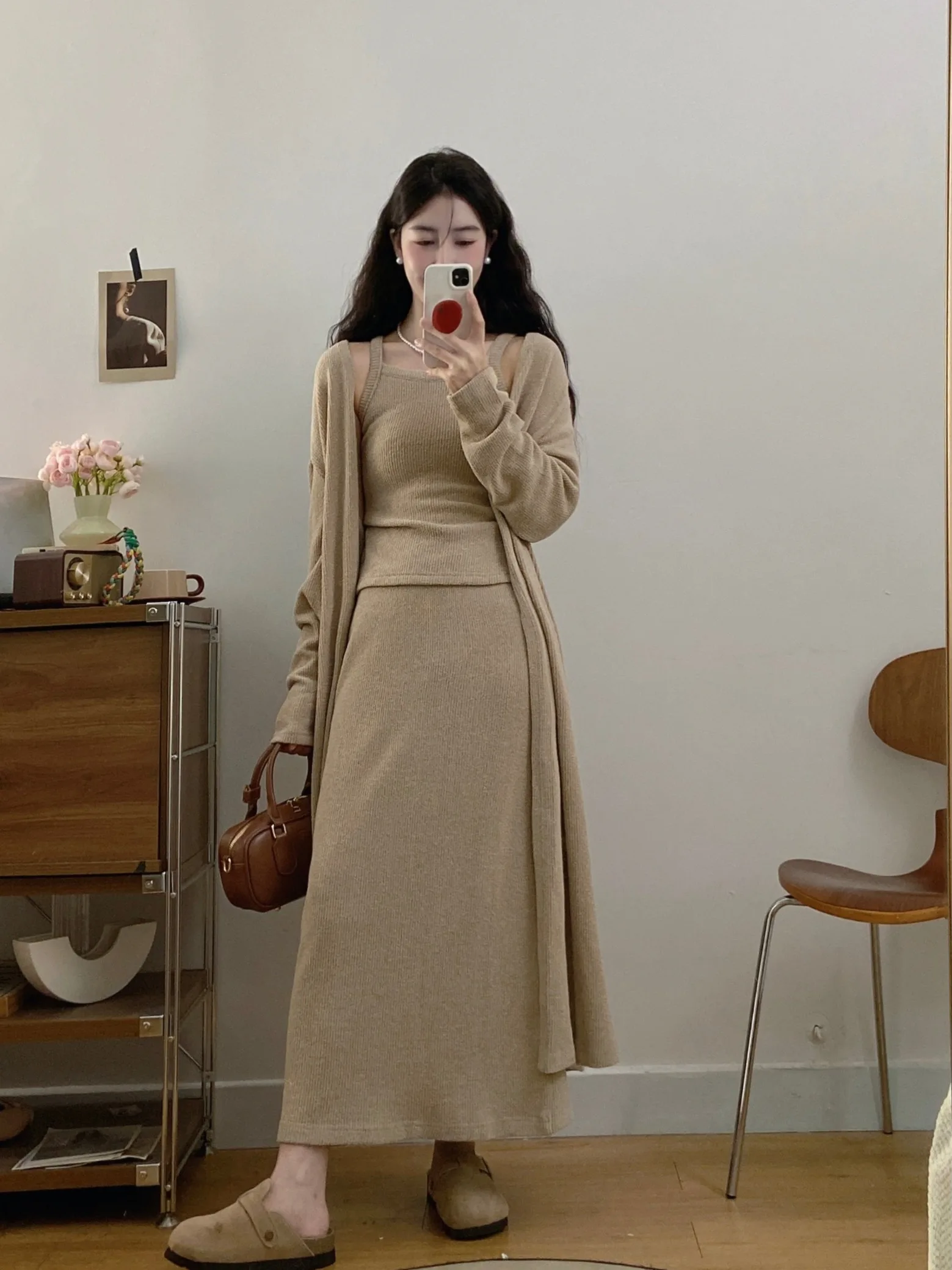 

Комплект из двух предметов: повседневный свитер большого размера и юбка с высокой талией и драпировкой, в корейском стиле, свободного кроя, с длинными рукавами, осенняя мода