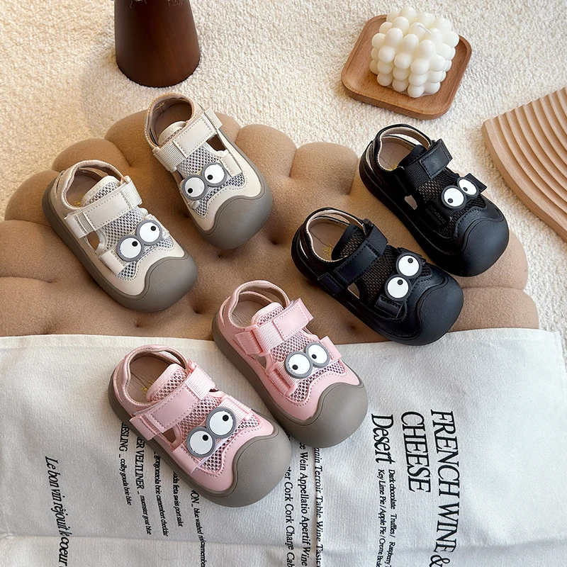 

2025 Summer New Children Sandals Fashion Wrap Toe Cap Boys Girls Mesh Soft Bottom Sandals Funny eyes Kids Anti Kick Sandals Flat
