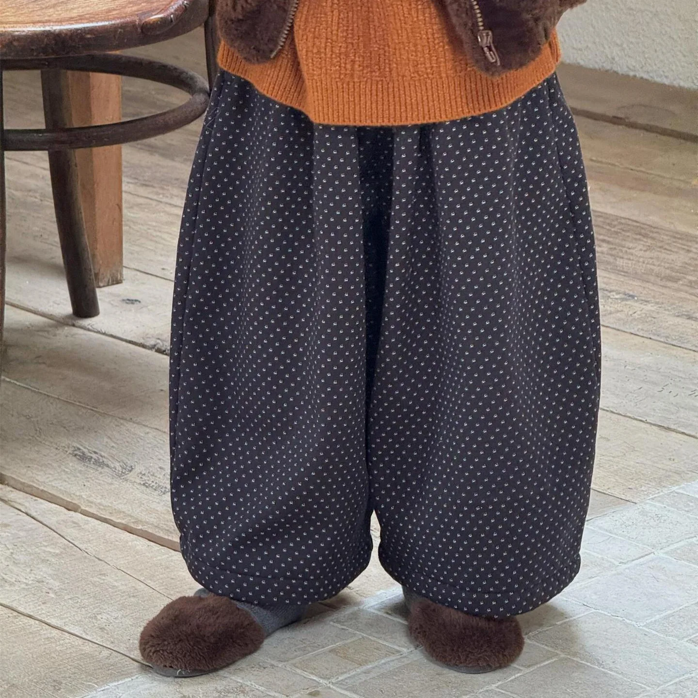 

Детская одежда, модные повседневные утолщенные повседневные брюки с принтом в горошек, новинка 2025 года, зимние флисовые свободные универсальные брюки для девочек