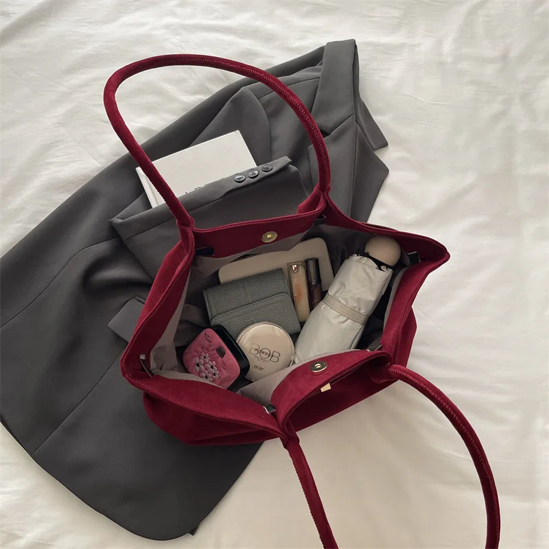 Vintage Wildleder-Schultertasche für Damen, minimalistische Tragetasche mit großem Fassungsvermögen, Retro-Schulterhandtasche für den täglichen Gebrauch und Reisen. – Detail 23