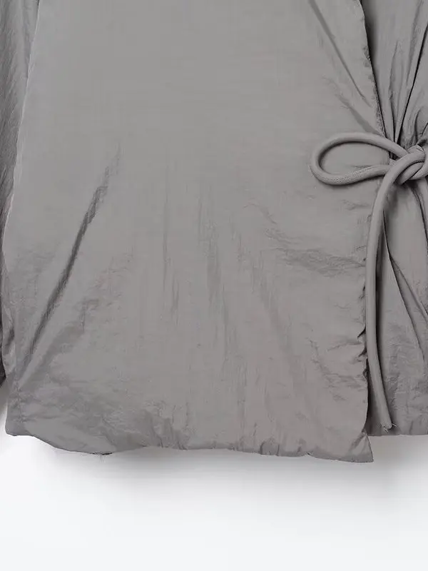 Zimowy płaszcz bawełniany damski, dwurzędowy, z paskiem, w stylu kimono, ze stójką.