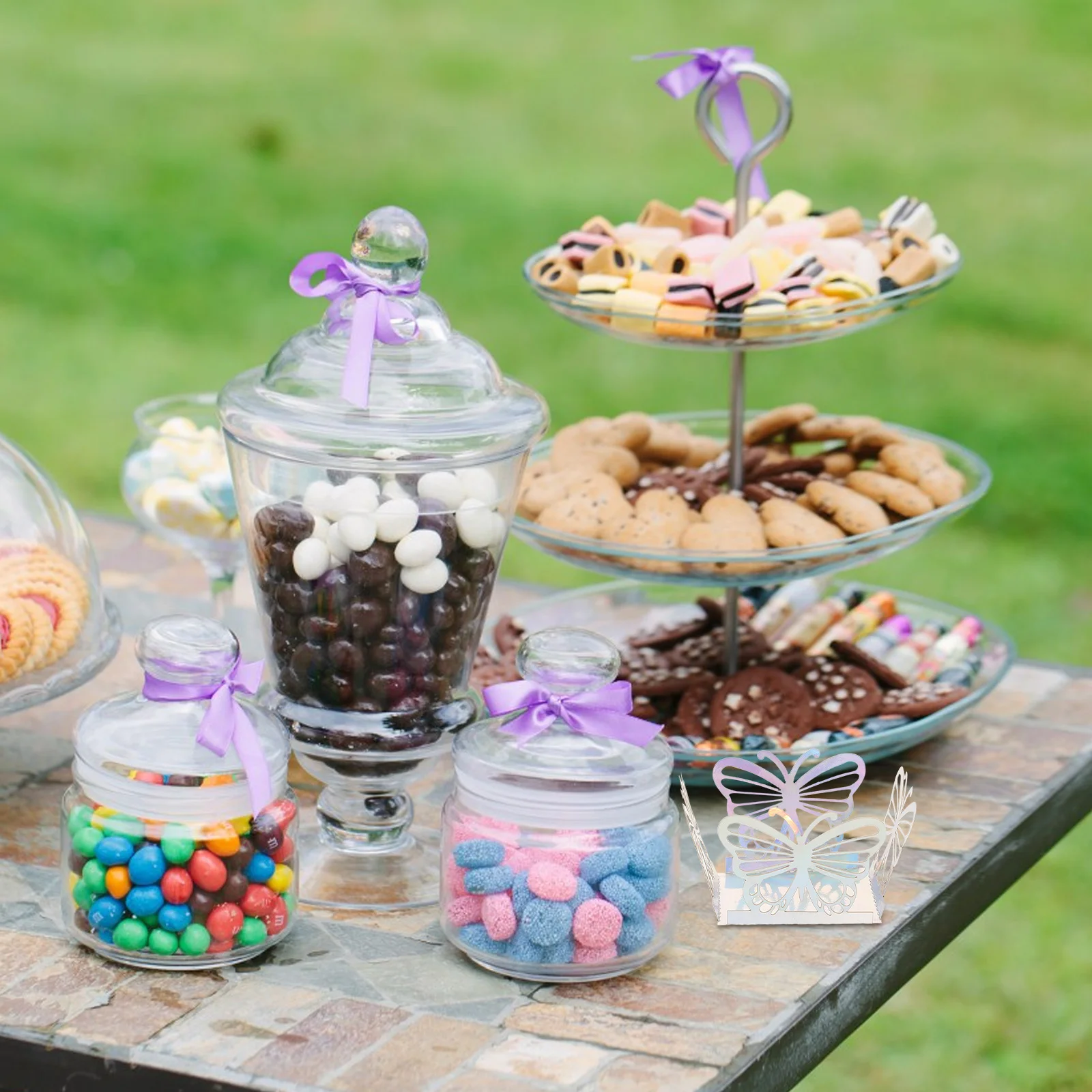 50pcs Hollow Butterfly Creative Candy Square ช็อกโกแลตบรรจุภัณฑ์งานแต่งงานของขวัญกล่องวันวาเลนไทน์ตกแต่ง Truffle Wrappers
