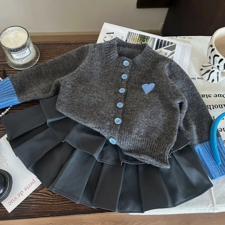 

Girls Suit 2025 Autumn New Children's Clothing Korean Style Girl Baby Love Sweater Cardigan Pleated Skirt Pants Two Sets