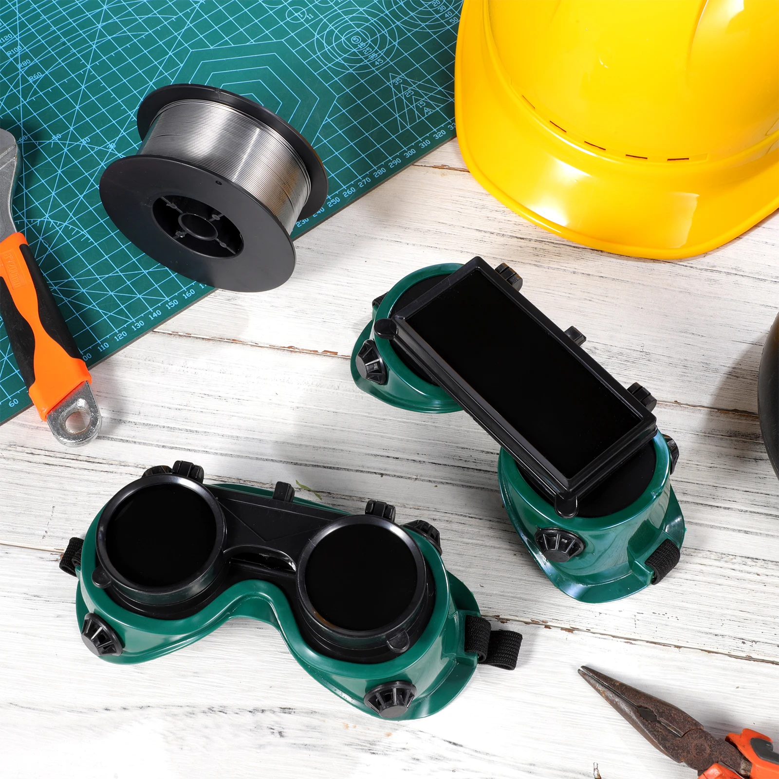 

2Pcs Welding Goggles Protective Glasses Design Eye Protection Safety Gear AntiScratch Coating VentHole DustProof Labor