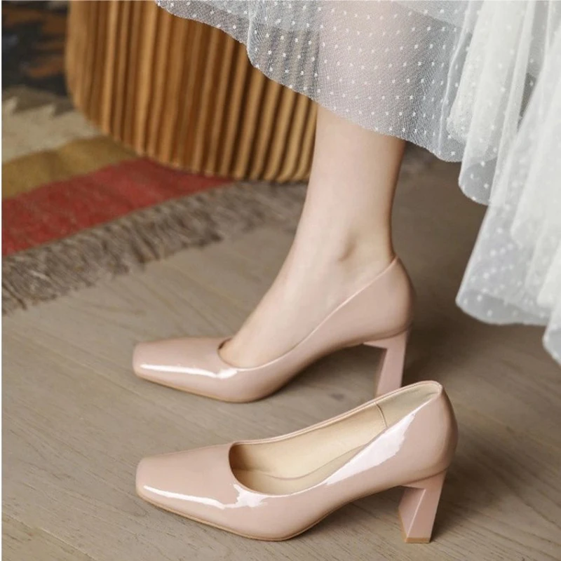 

Туфли на толстом каблуке для женщин, модный новый стиль, узкий квадратный носок, универсальные, для деловых поездок, из мягкой кожи, однотонные.