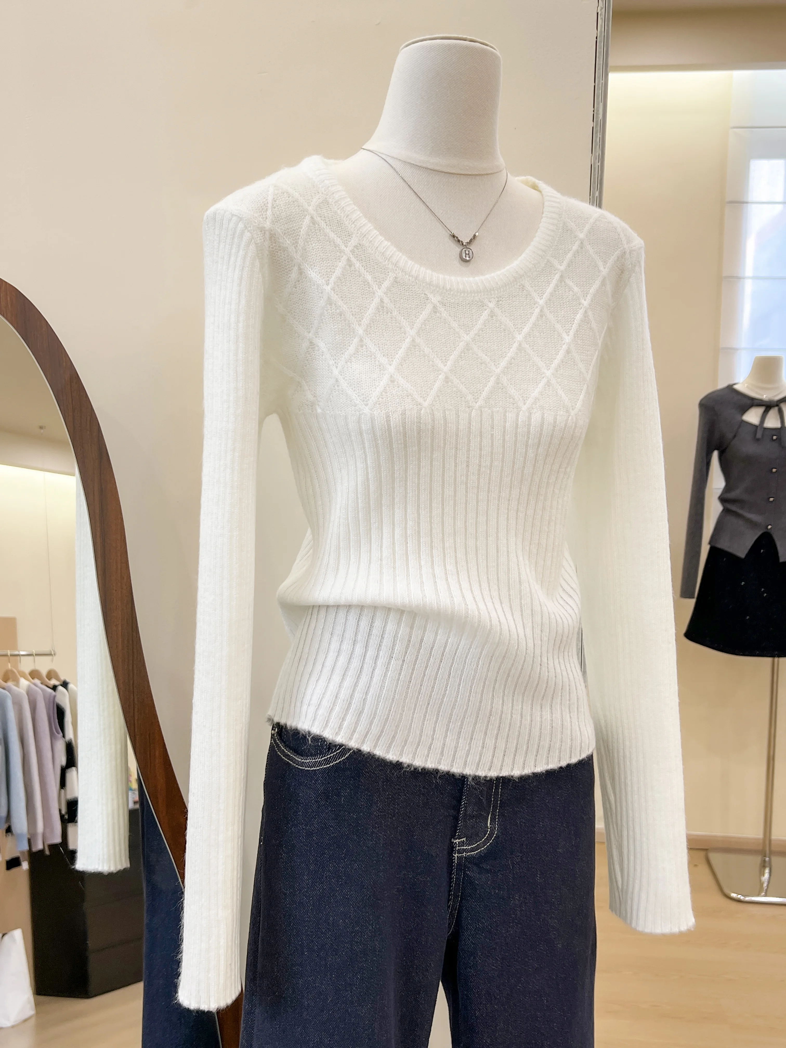 Hoge kwaliteit witte wollen gebreide basislaagtop met lange mouwen voor dameskleding