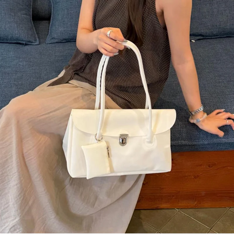 Sac à bandoulière en PVC souple style coréen couleur bonbon, étanche, pour l'été, la plage et les voyages, avec fermoir à boucle et rabat, sac sous le bras