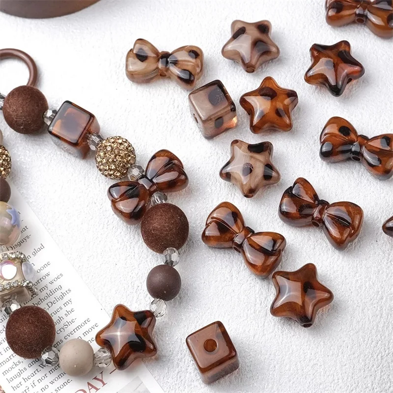 

Оптовая продажа, 100 шт./лот, цвет, леопардовый принт, мультяшные звезды, бант, квадратная форма, смоляные бусины с прямыми отверстиями, ювелирные изделия своими руками, аксессуары для одежды