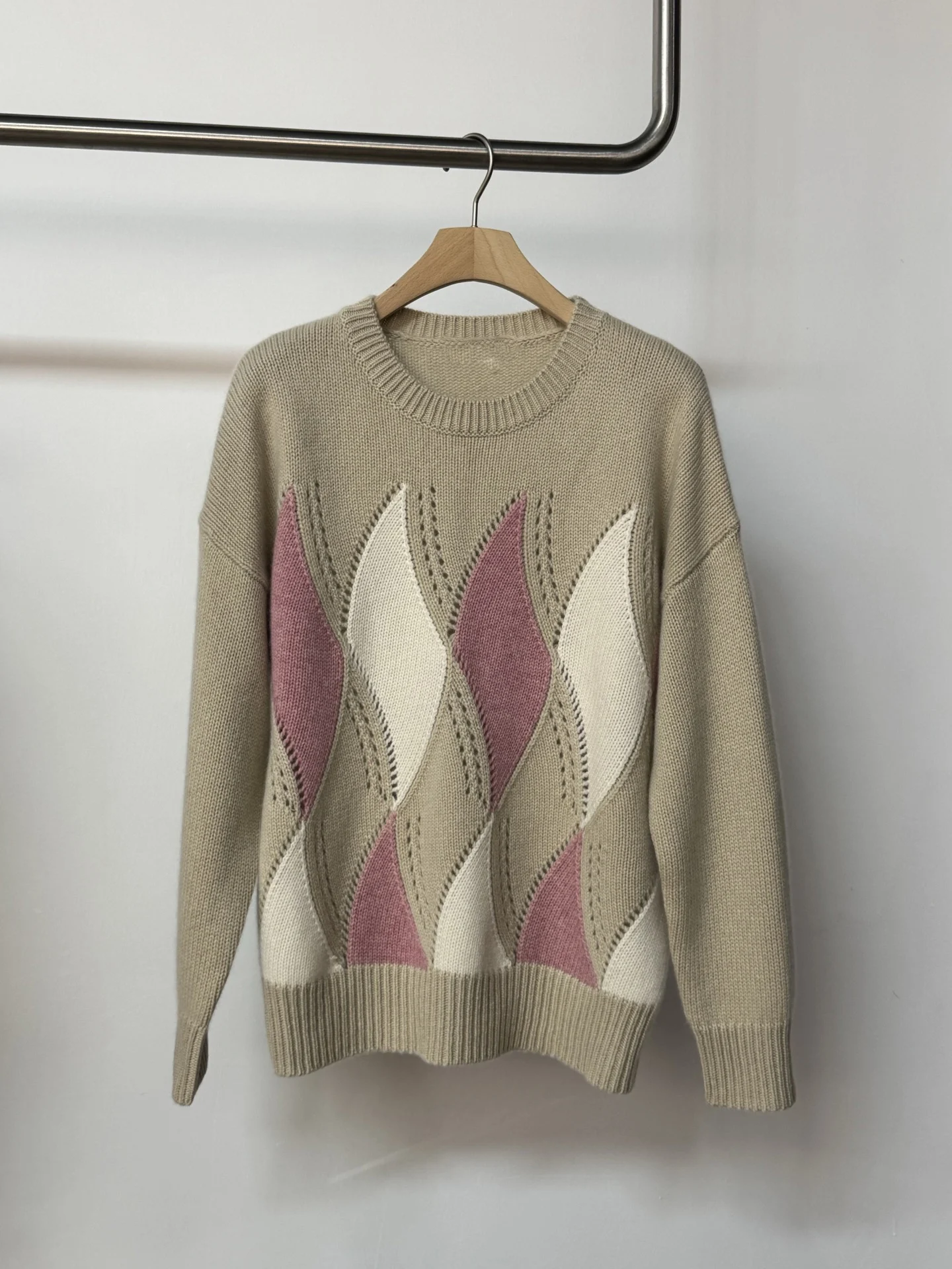 

2025 Autumn And Winter New High-Quality Cashmere Thickened Colorblock Knitted Sweater Jacket Fashionable And Casual