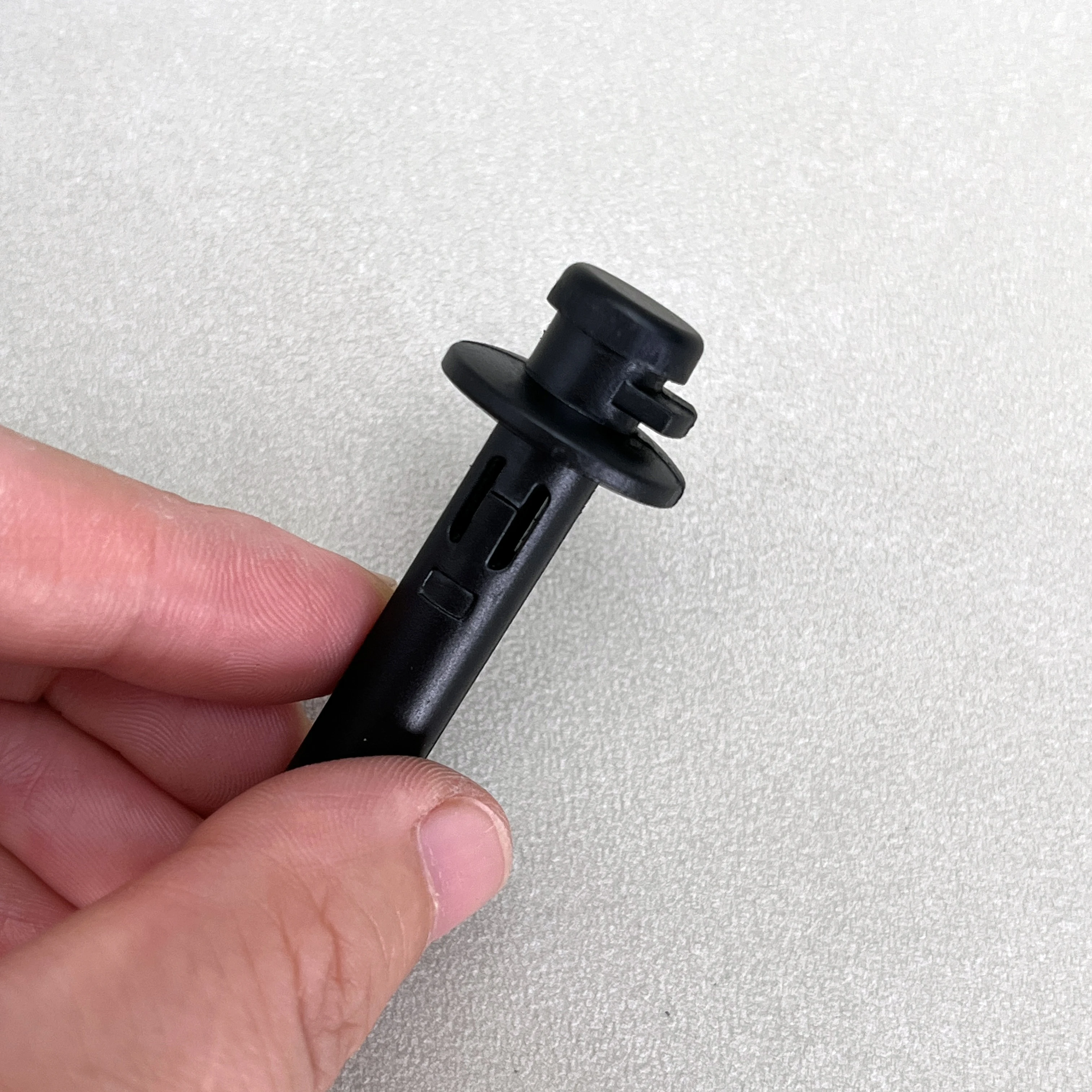 1 Stück für BMW X1X2/ F49 F39 Haken zur Trennung des hinteren Gepäckraums, Clip-Knopf für die Heckscheibenablage – Detail 3