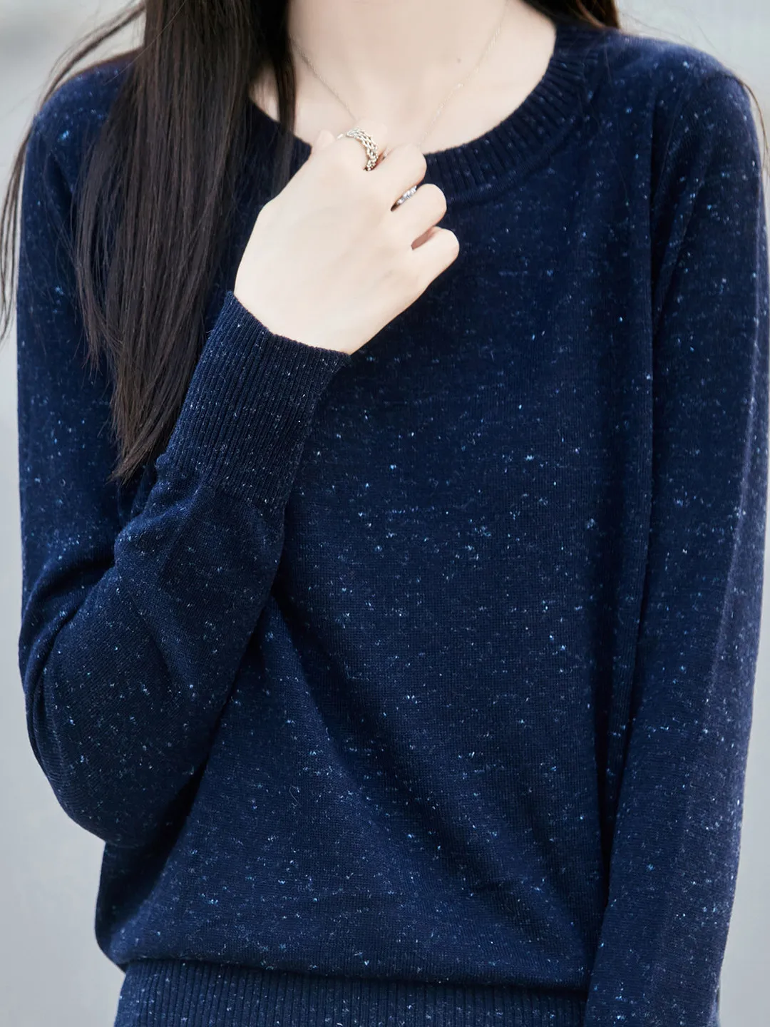 

Свободный вязаный свитер с круглым вырезом для женщин, с длинными рукавами, удобный, теплый, модный, для ношения под одеждой, из мягкой ткани, повседневный стиль