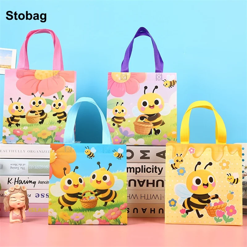 

Многоразовые подарочные сумки-тоут из нетканого материала StoBag, 12/30 шт., с мультяшным рисунком маленькой пчелки, для детей, водонепроницаемые, для хранения, для вечеринок