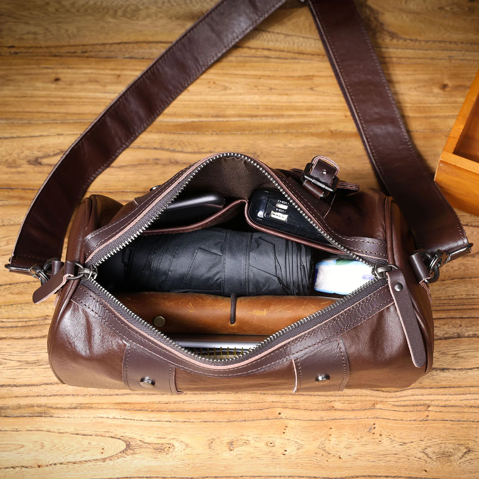 Echte Leder-Umhängetasche für Herren, einfache Rindsledertasche, hochwertiges, pflanzlich gegerbtes Leder, modischer Casual-Stil. – Detail 24