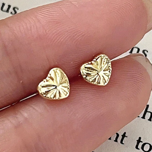 

Настоящее серебро 925 пробы, мини-серьги-гвоздики из золота 14 карат с трехмерным узором в форме сердца для женщин, милые изящные ювелирные аксессуары