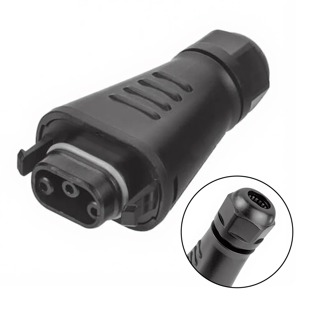 BC05 3 Pin Field Connector Engineered for Microinverter Integration in Solar Power Systems with Dust and Water Resistance