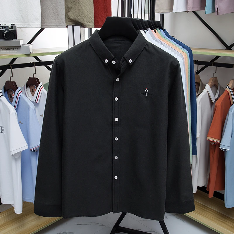 Camicia a maniche lunghe da uomo di moda leggera e di lusso, ricamo di cartoni animati di marca, top con risvolto da golf casual in tinta unita business di alta qualità