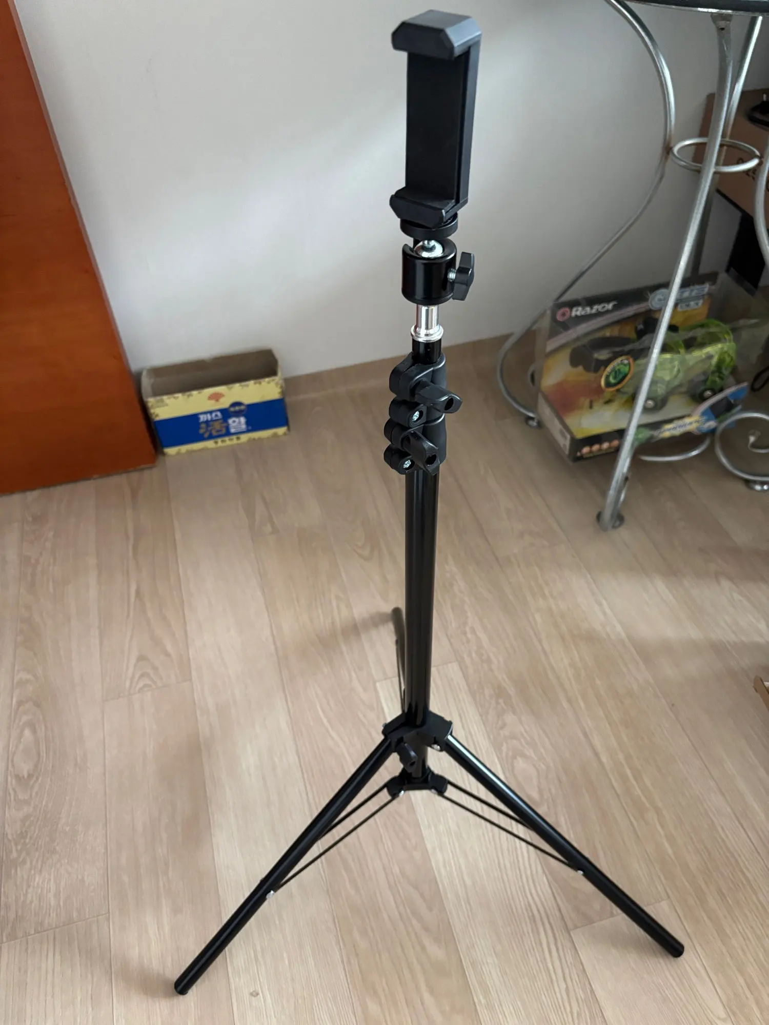 Foldable 56cm-160cm Extendable Mobile phone live support photo tripod multi-functional video recording selfie landing tripod photo review