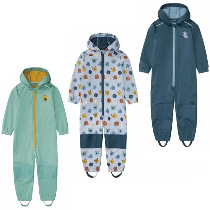 Children\'s spring and autumn soft shell plush jumpsuit, boys and girls windproof and rainproof outdoor jumpsuit.