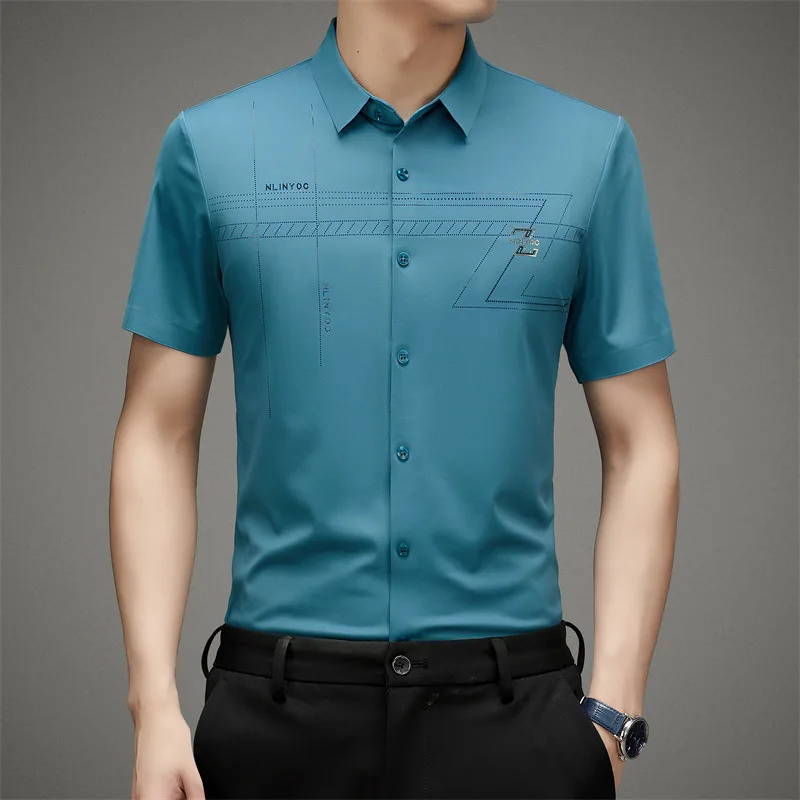 Camiseta de manga corta con cuello vuelto para hombre, camisa informal de negocios, ligera, de seda de hielo, Color sólido, verano, 2023