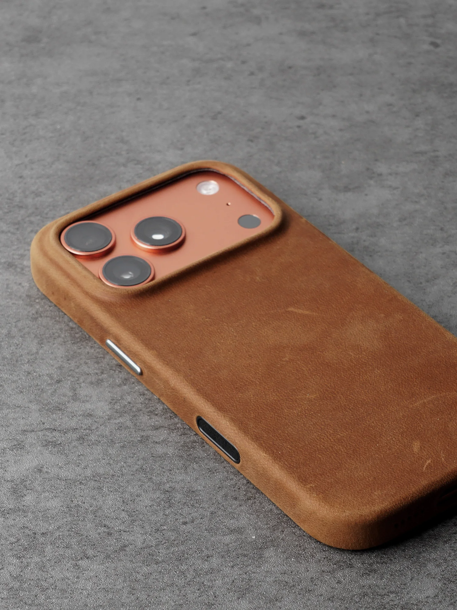 YMW Handgefertigte Crazy Horse Echtleder-Hülle für iPhone 18 17 Pro Max Magnetische PULL-UP Kratzfeste Rindsleder-Handyhülle – Detail 10