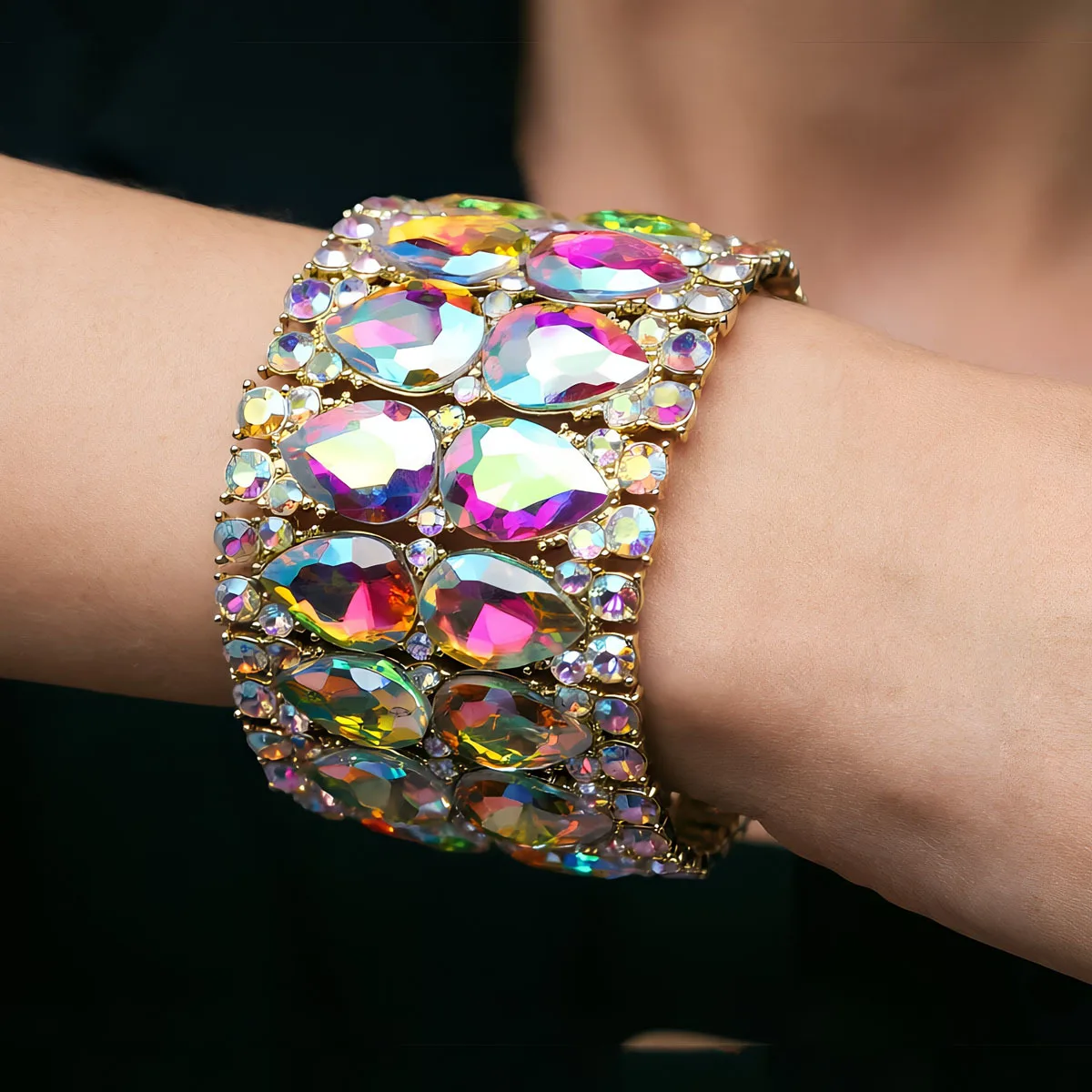 Europäisches und amerikanisches, auffälliges, geometrisches Armband mit Kristallen, breite Version, elastisches Armband für Damen, Hip-Hop-Accessoire. – Detail 1