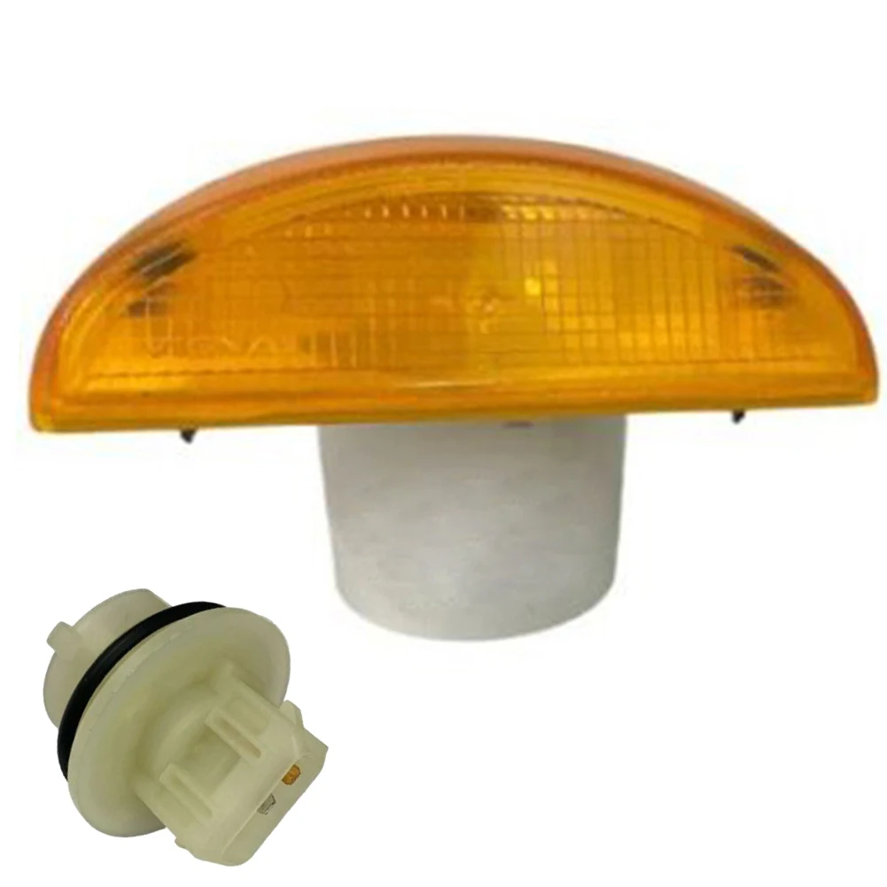 Reliable Side Fog Light Indicator Lamp for DAF Trucks (LF45 LF55) including Base and Bulb Holder OEM Number 1404747