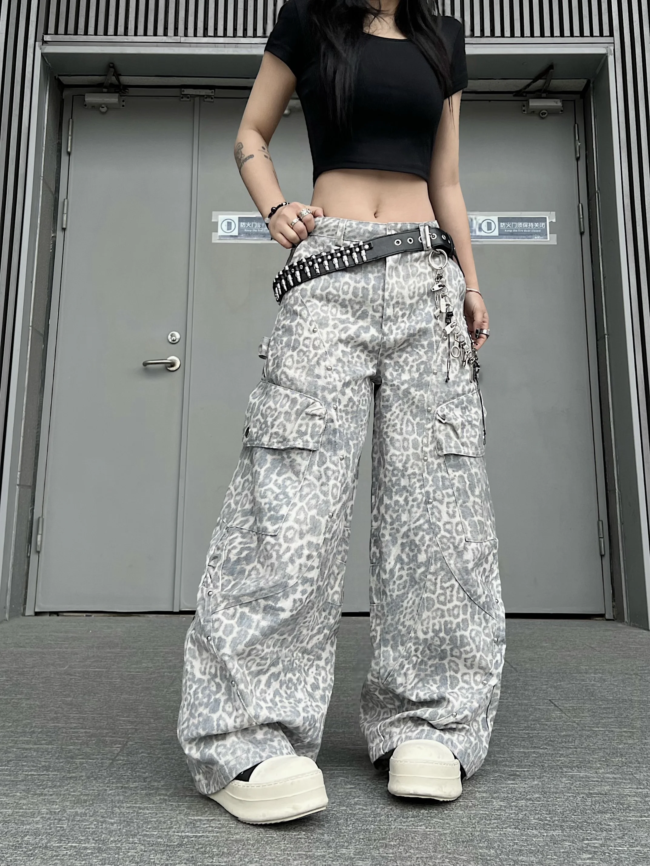 

American Street Sle Water Waed Leopard Print Wide Leg Jeans Loose Fit for Men And Women Casual Comfortable Denim Pants