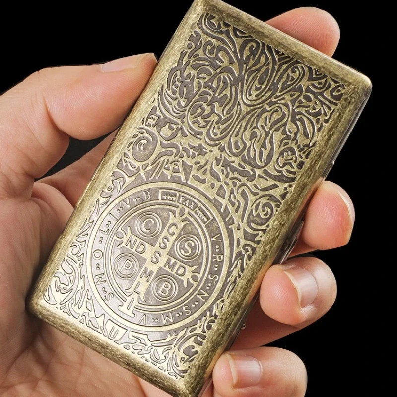 Exquisite Cigarettes for Men and Women, Used for Wholesale of Creative Retro Bronze Cigarette Boxes, Can Hold 20 Pieces
