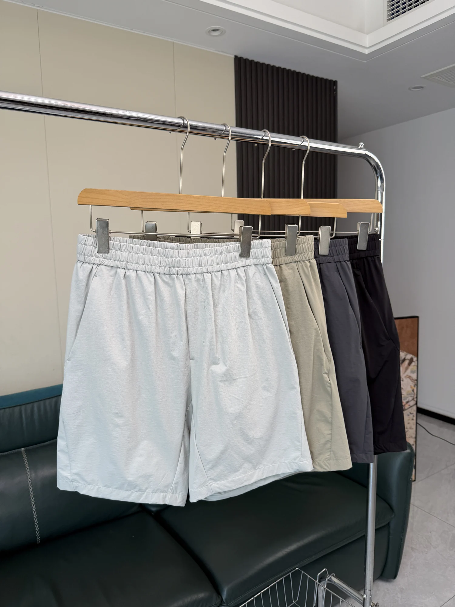 

Outdoor Series Lightweight Comfortable Men's Summer Elastic Waist Quick Dry Breathable Sport Casual Shorts Trendy Straight Leg
