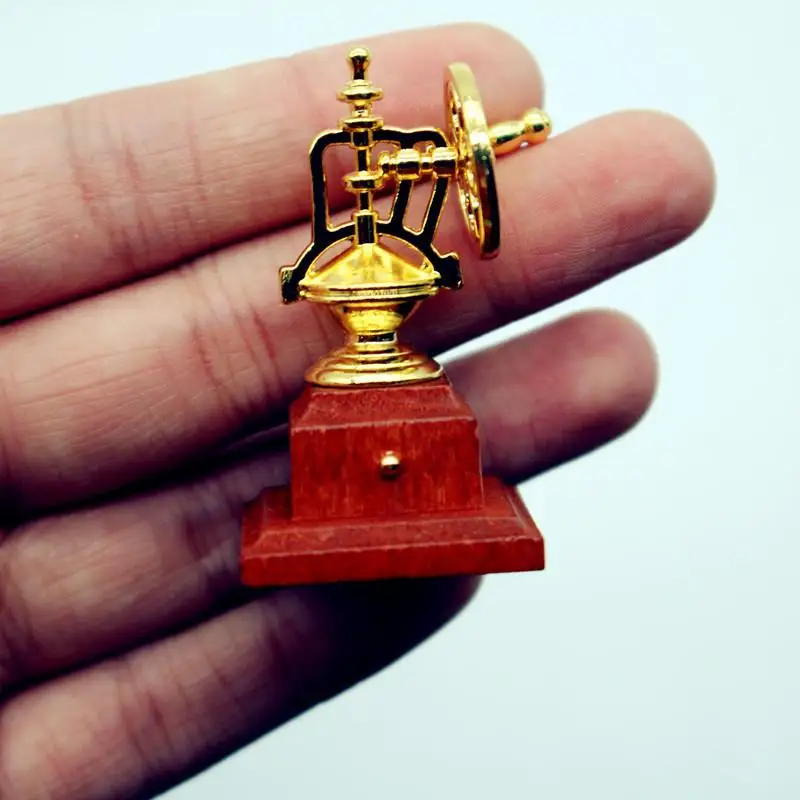 1 pièces Simulation classique manuel Vintage cafetière émule la vie décor 1:12 Mini cafetière en métal café maison de poupée accessoires