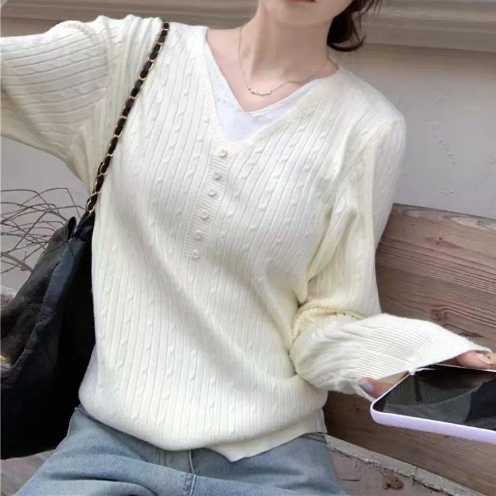 Maglieria a maniche lunghe con scollo a V di design da donna Falso in due pezzi di colore a contrasto Top dimagrante allentato Versatile Inizio autunno Nuovo