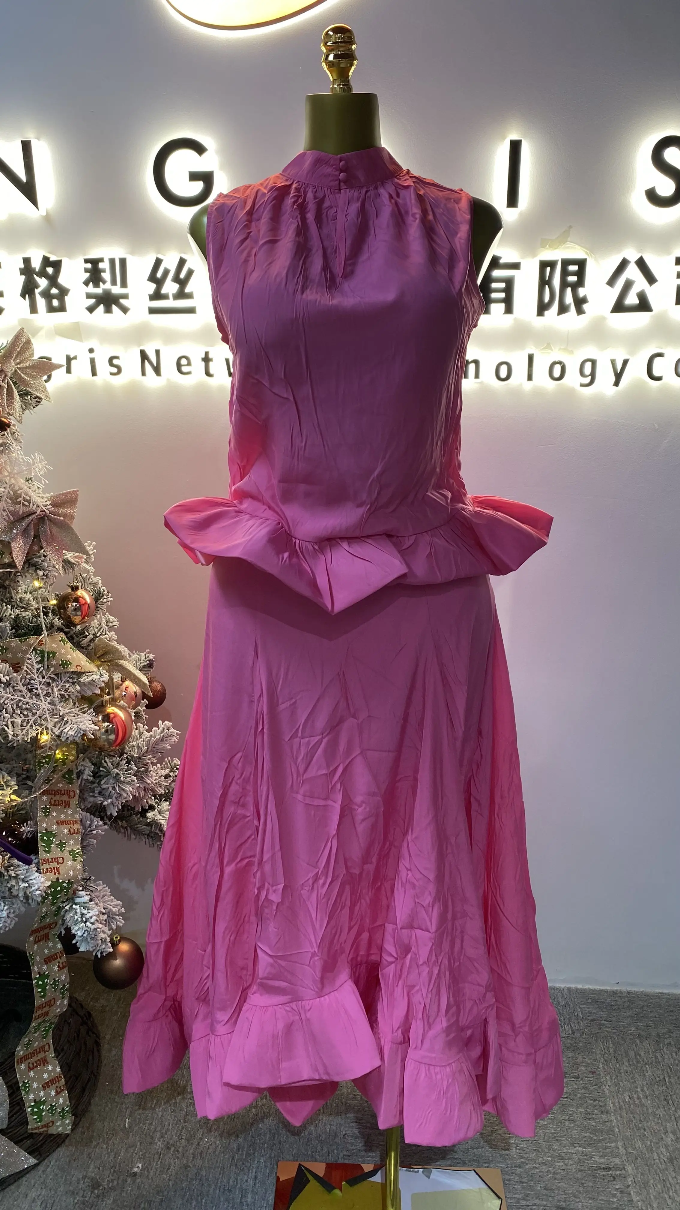 

New style pleated stand collar sleeveless top asymmetrical splicing ruffle skirt elegant two-piece suit for women-GZMM545