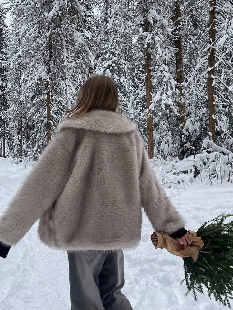 Abrigo de piel sintética peluda para mujer, chaqueta con cuello de solapa, holgada, de gran tamaño, mullida, de marca de lujo, para invierno, 2024