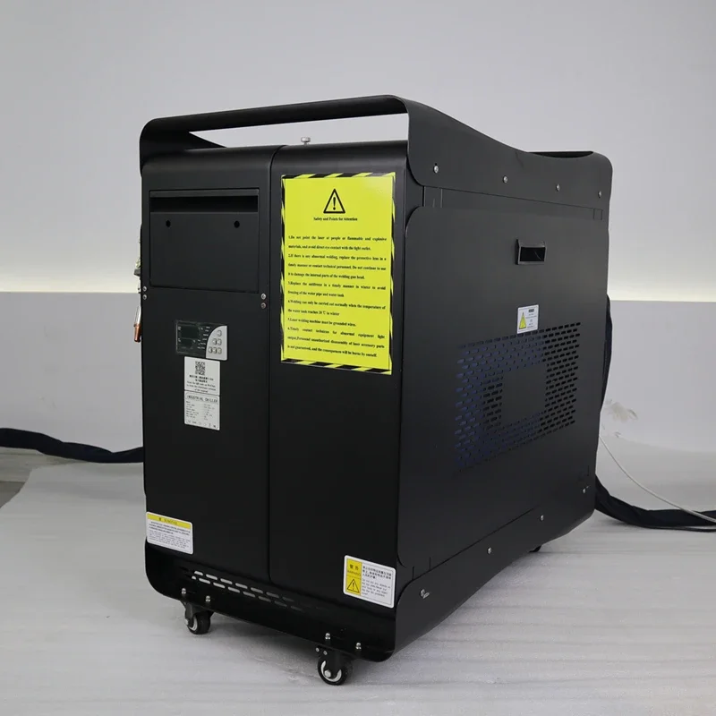 Mesin Pembersih Laser Serat Penghilang Karat Baja Kontinu Berpendingin Air 3000W 1500W BWT Laser Cleaner Alat Penghilang Karat Logam