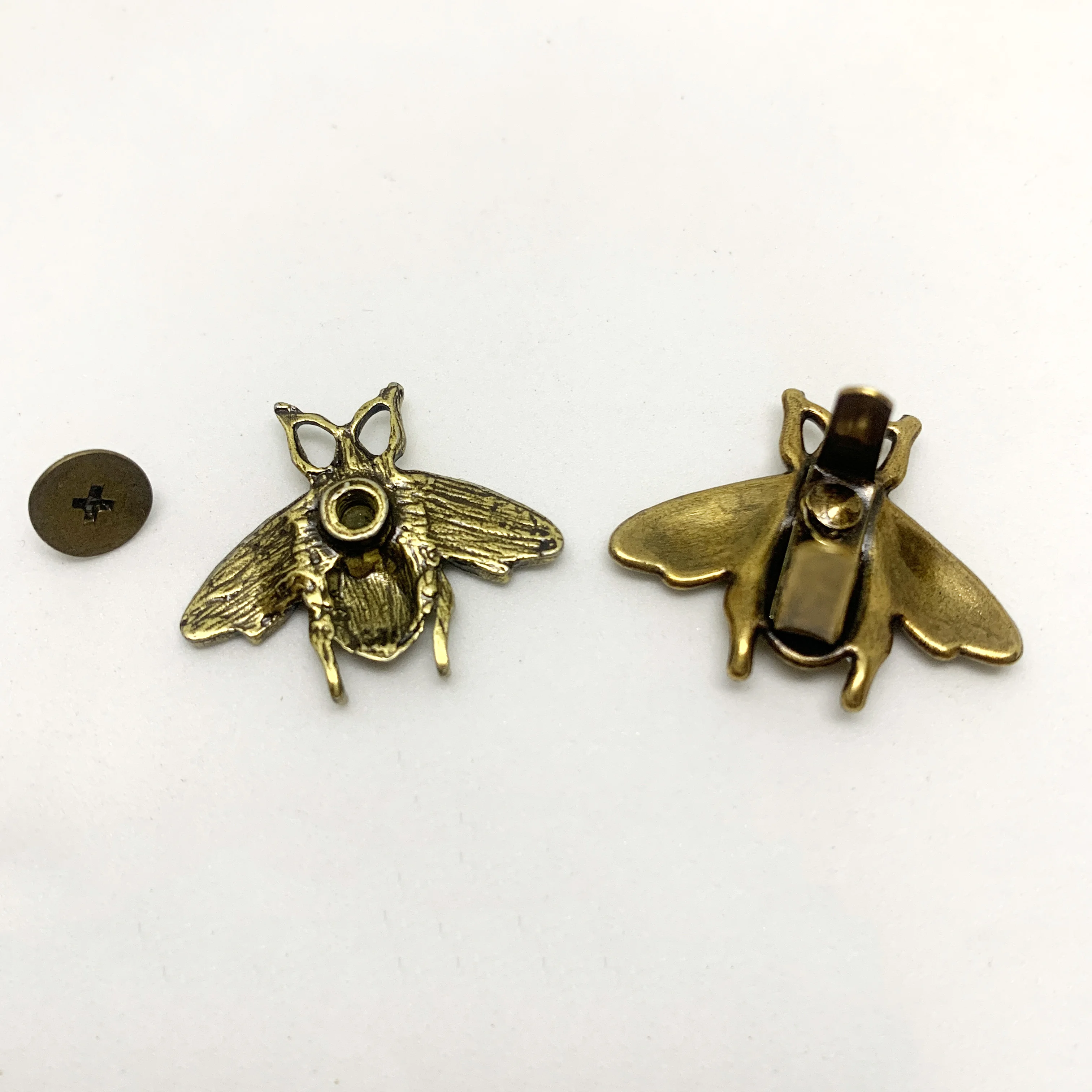 4pcs Metal Bee buttons Stud Rivet Spike Antique Gold fashion Screw for Leather craft Bags Shoes DIY Sewing Accessories Decorated