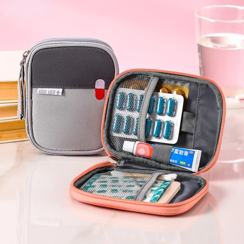 Imagem -02 - Kit Médico de Primeiros Socorros Viagem Acampamento ao ar Livre Útil Mini Bolsa de Armazenamento de Medicina Acampamento Bolsa de Sobrevivência de Emergência Case Pílula