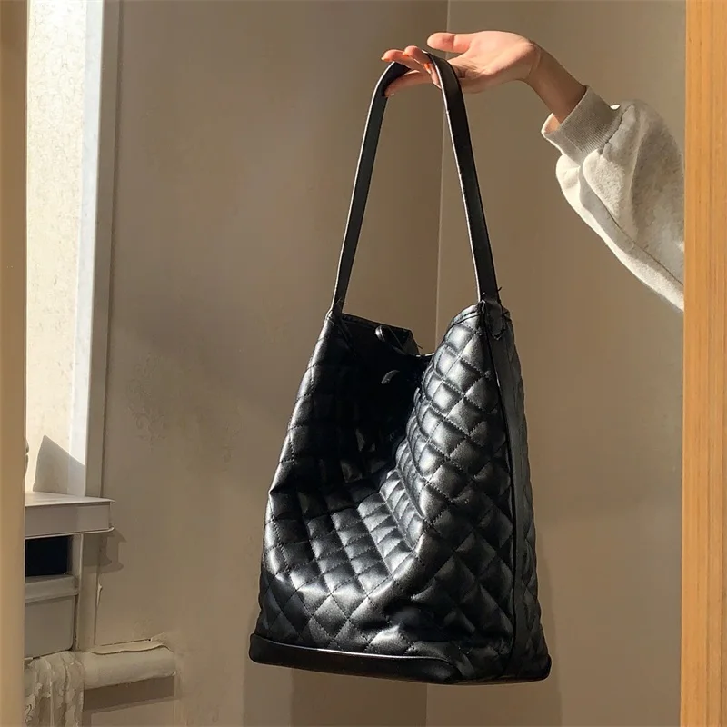 

Женская большая повседневная сумка-мешок Capaci, новинка 2023, большая сумка Sle High Quali Diamond id, сумка на одно плечо